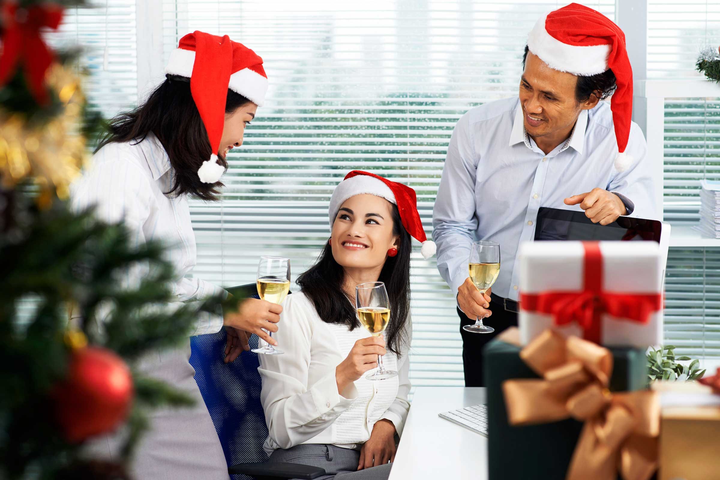 Holiday Office Party Etiquette Tips | Reader's Digest