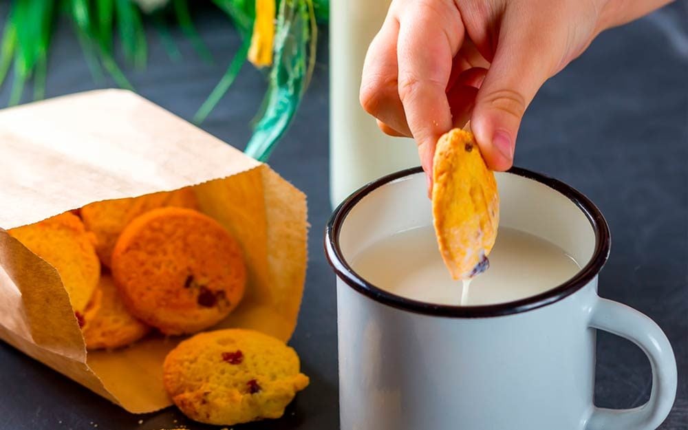 Why Dunking Cookies in Milk Tastes So Good | Reader’s Digest