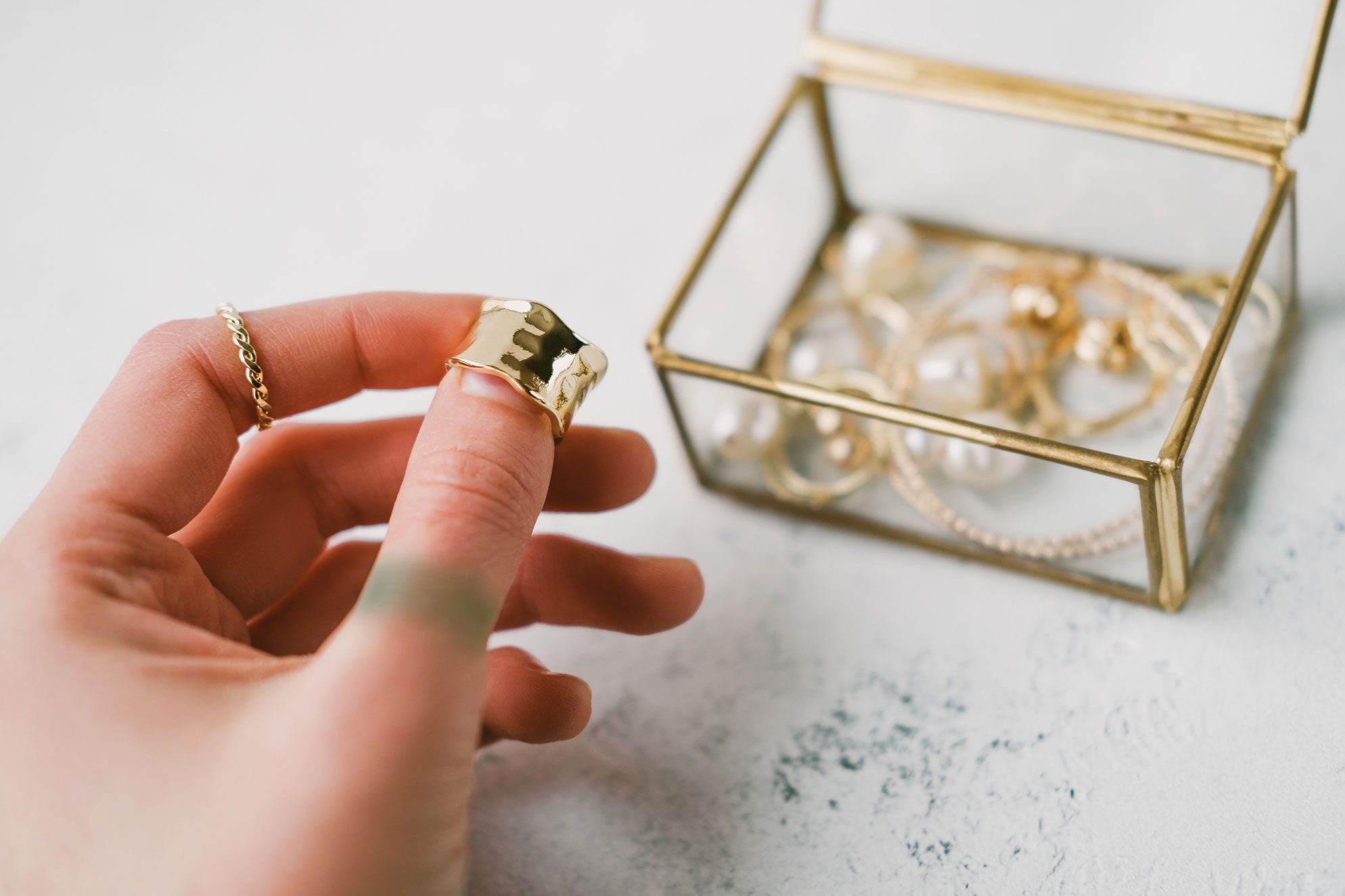Does Brass Jewelry Turn Your Skin Green? – Dea Dia