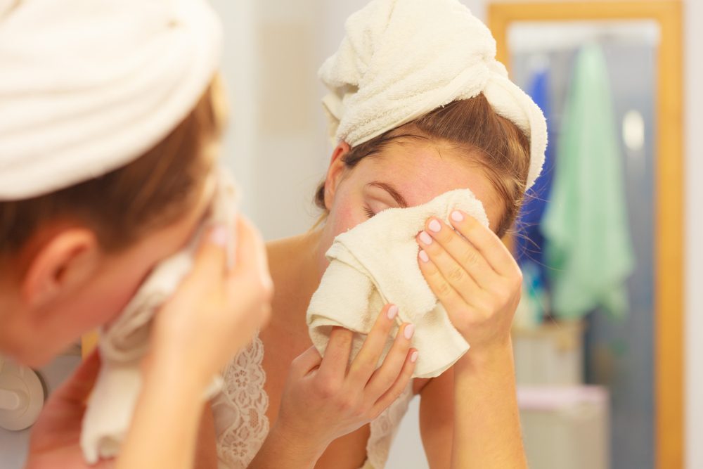 Wash Your Face Face Washing Mistakes The Healthy Reader S Digest