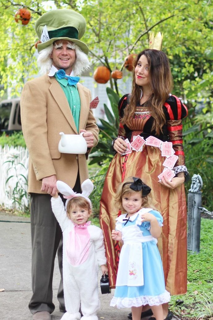 34 Best Family Halloween Costumes 2021 — Matching Family Halloween Costumes