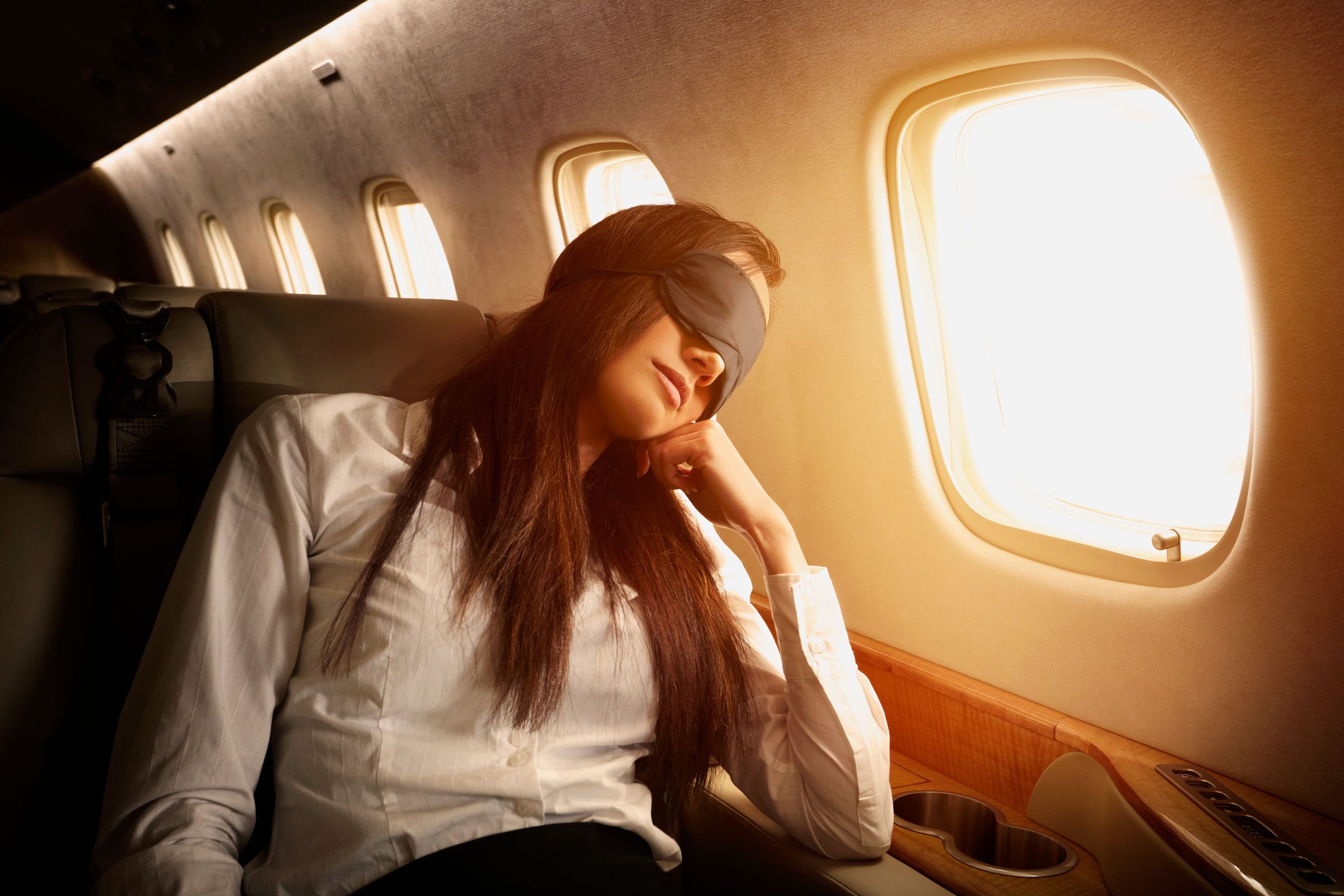How to Stay Comfortable and Sleep on Long Flights