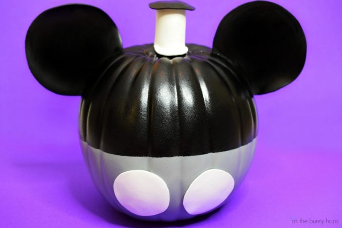 Mickey-Steamboat-Willie-Pumpkin-700x467