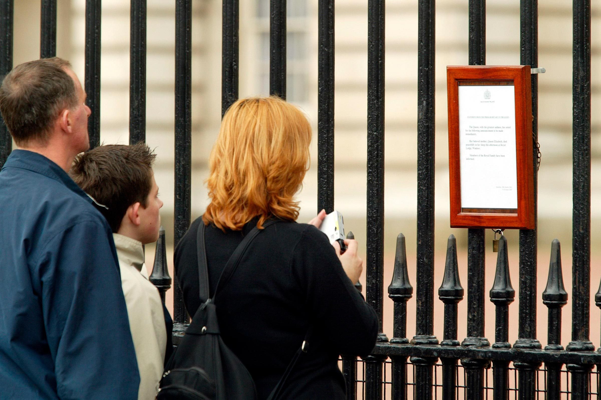 Traditional death notice of Queen on gate