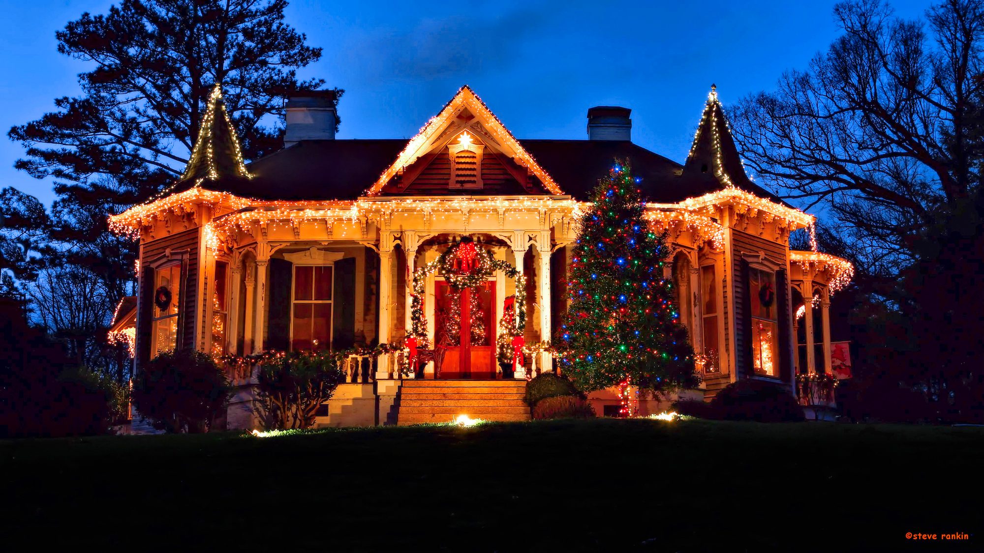 quaint towns to visit for christmas