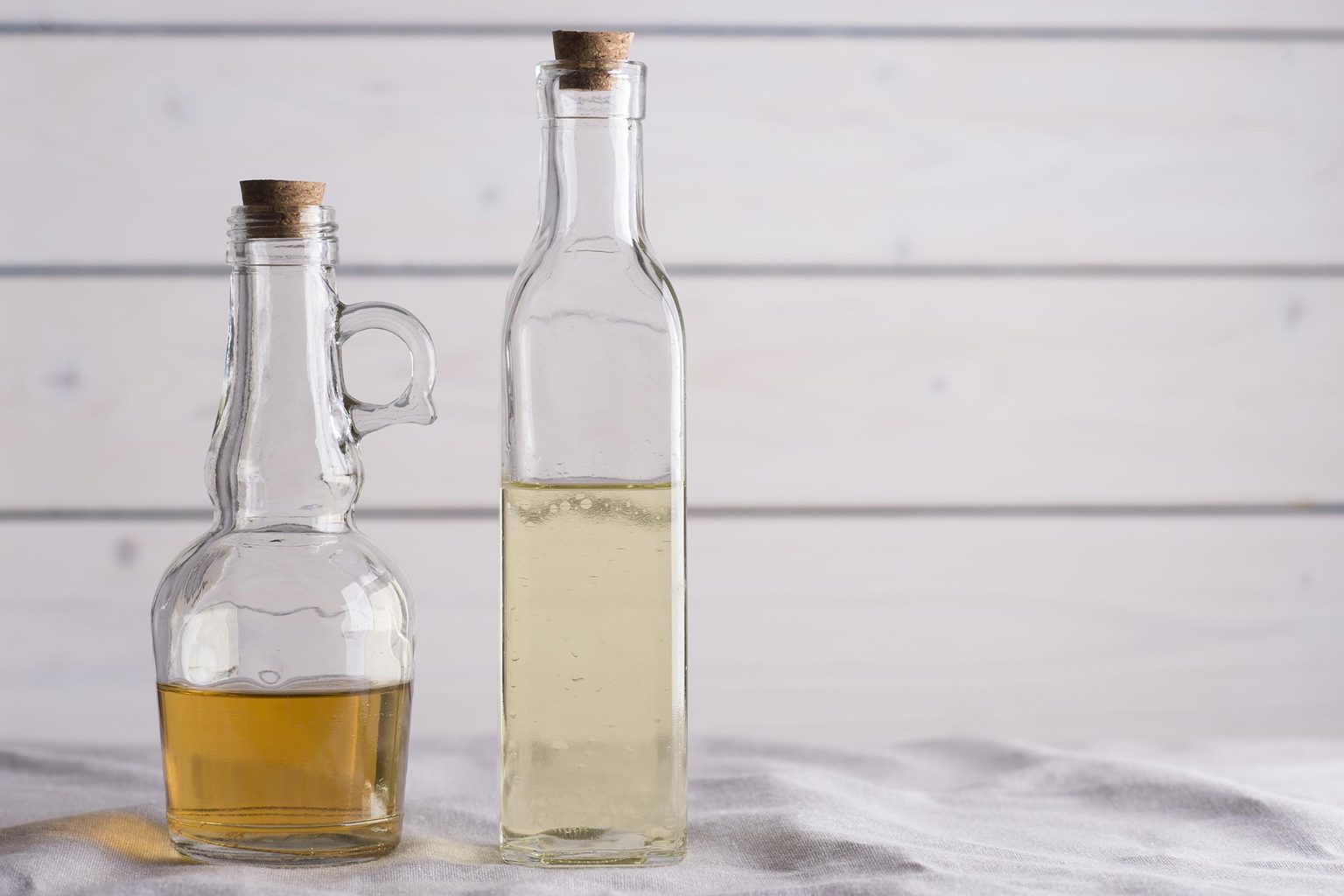 The Difference Between Apple Cider Vinegar and White Vinegar Reader's