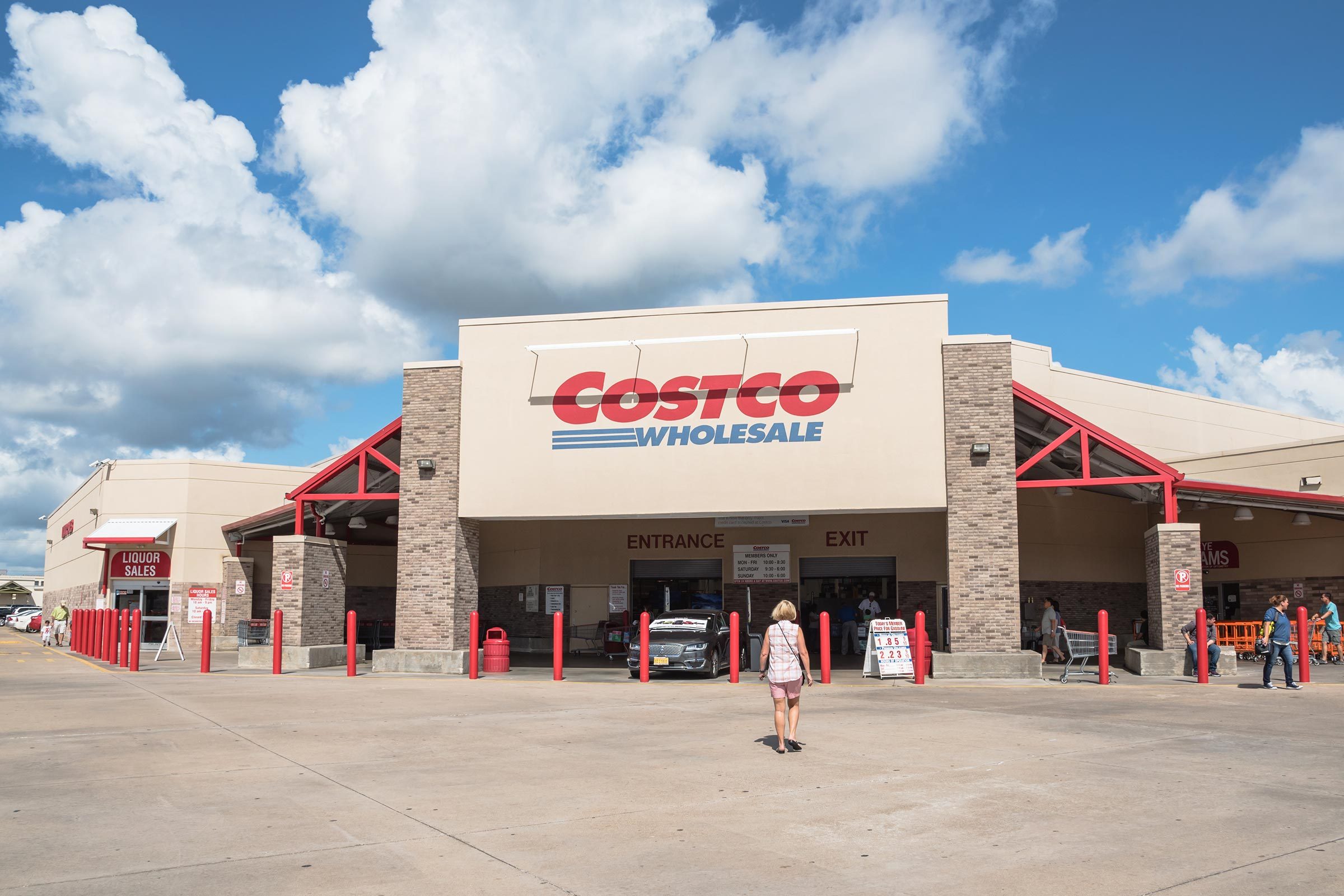 how-much-costco-store-managers-make-reader-s-digest