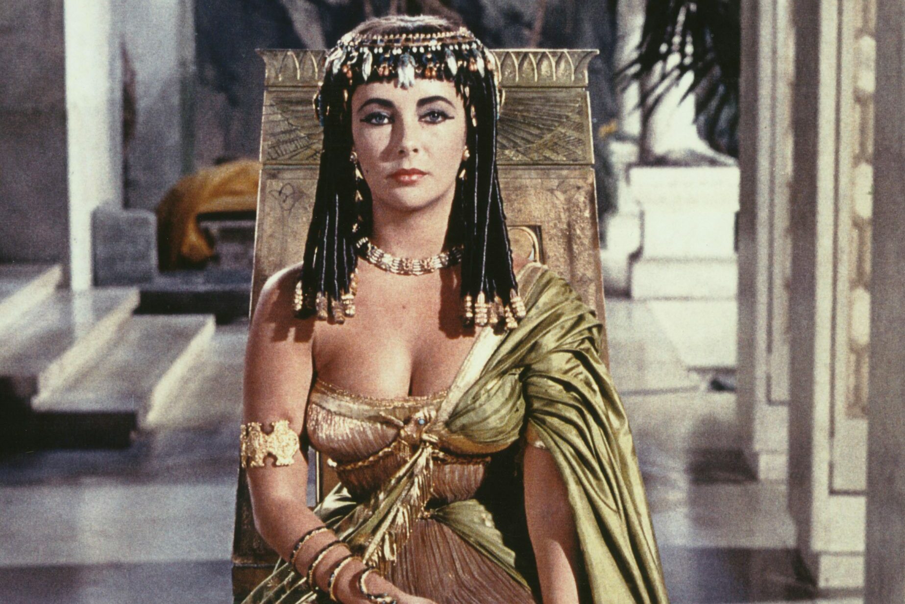 Editorial use only. No book cover usage. Mandatory Credit: Photo by 20th Century Fox/Kobal/Shutterstock (5872481c) Elizabeth Taylor Cleopatra - 1960 Director: Rouben Mamoulian 20th Century Fox USA Film Portrait Drama