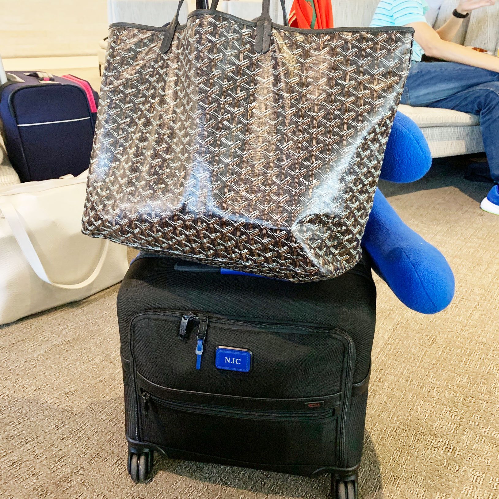 What's In My Bag: International Flight Louis Vuitton Carry On