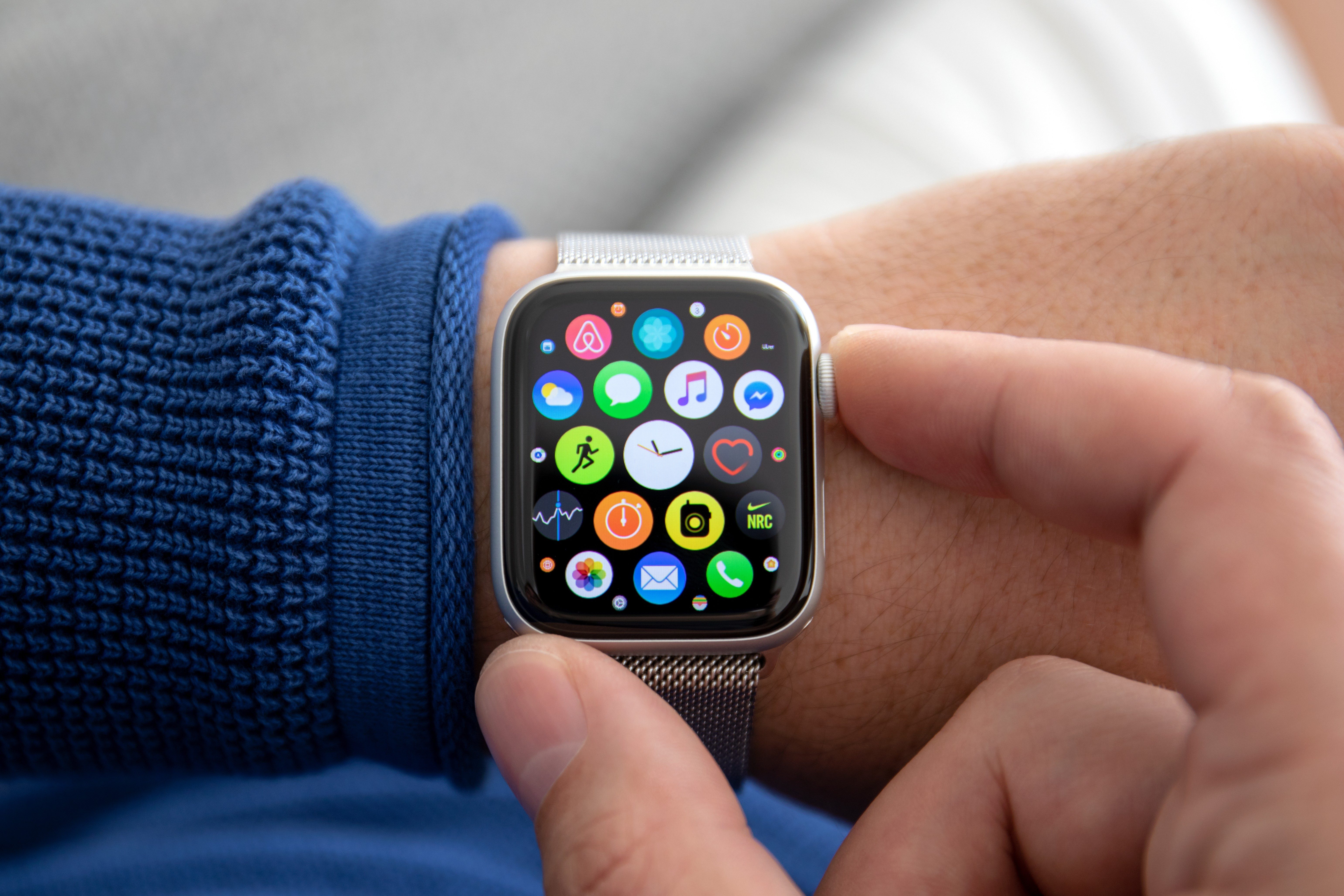 Hidden Apple Watch Hacks You Didn't Know About | Reader's Digest