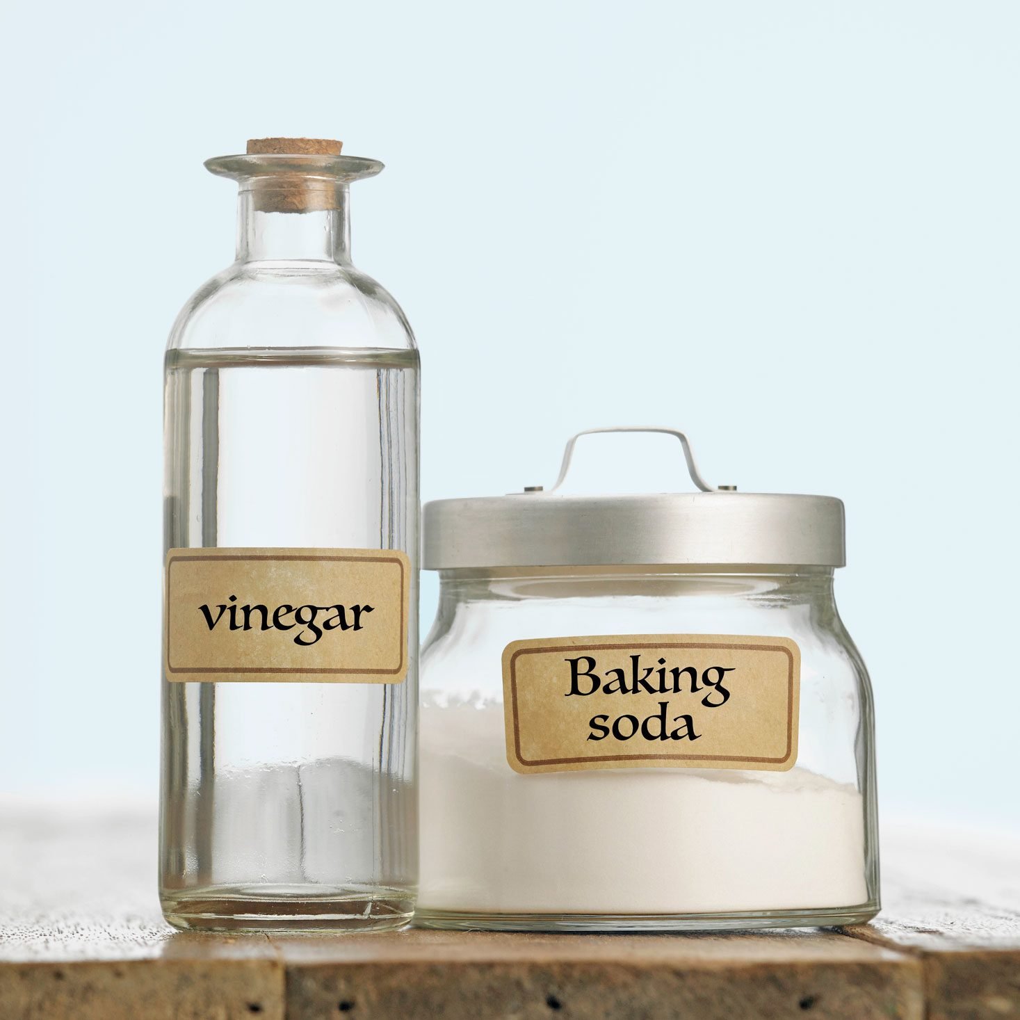 Using Vinegar in the Laundry: How to Whiten Whites