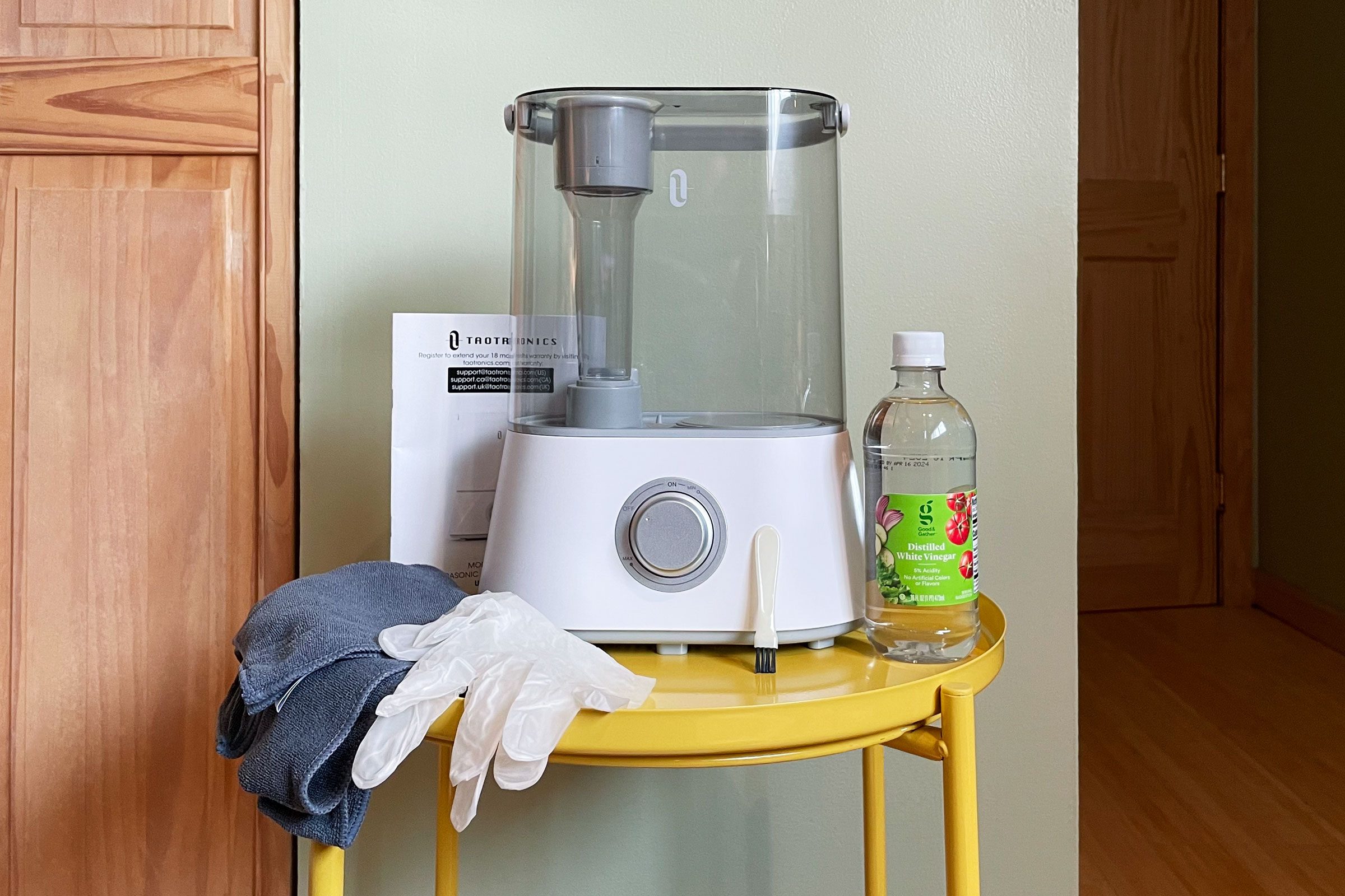 https://www.rd.com/wp-content/uploads/2021/02/20211121_cleaning-humidifier_MLander_03.jpg