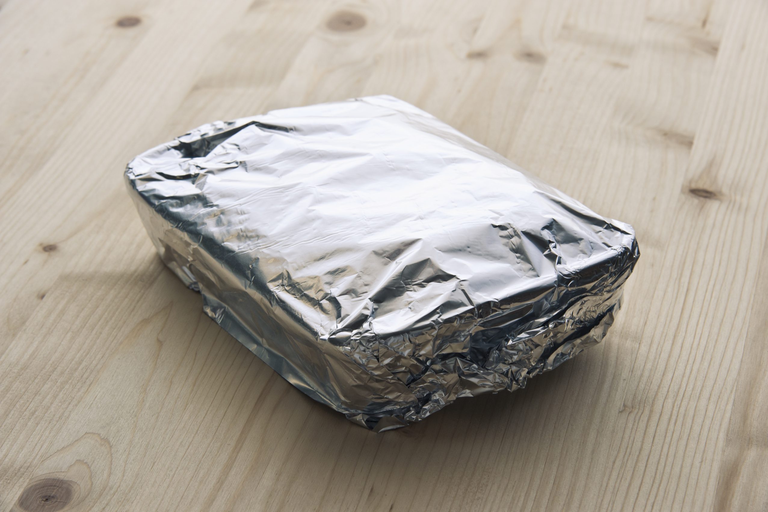 Aluminum foil tray for food packaging and storaging