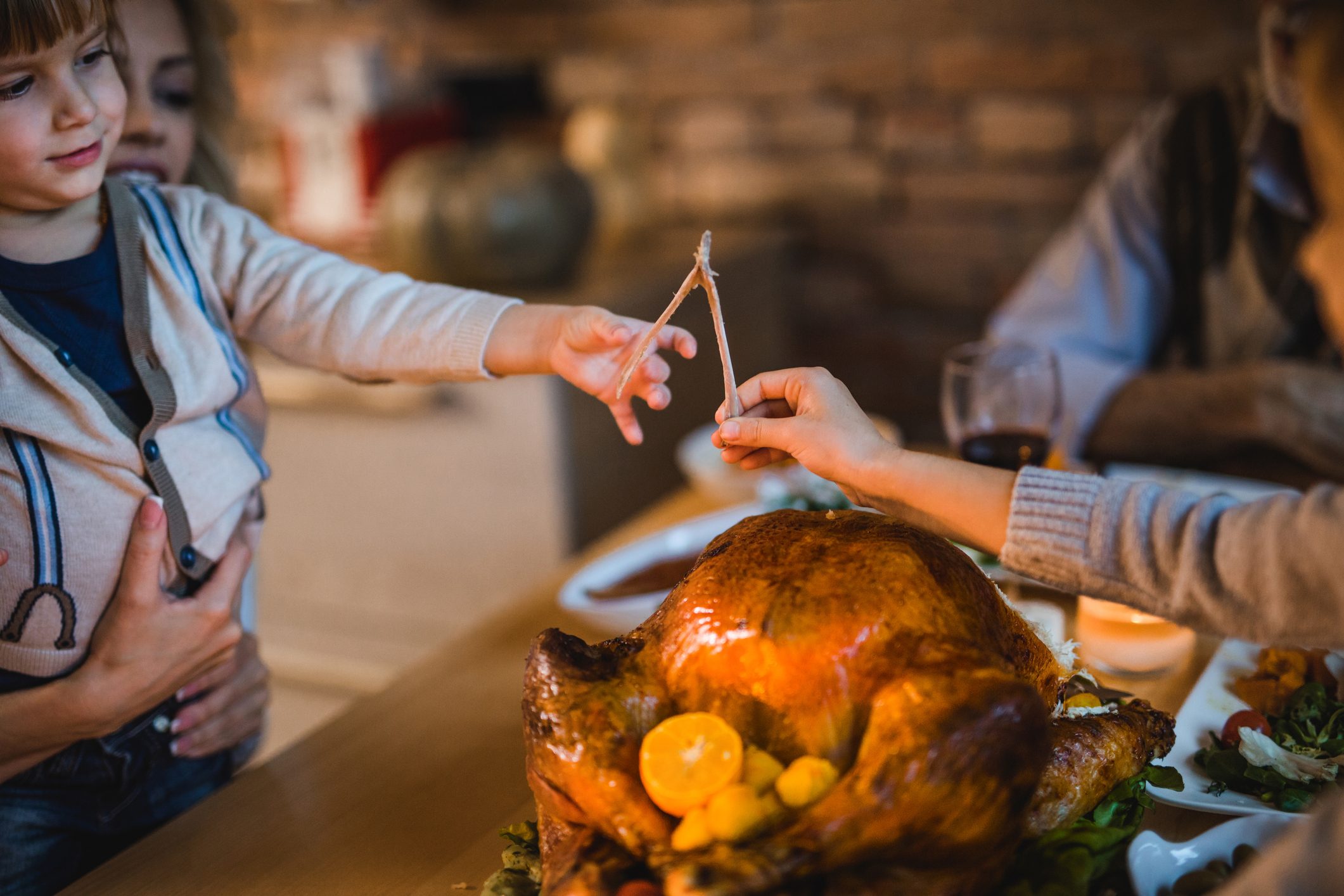 26 Thanksgiving Traditions To Try — Meaningful Thanksgiving Activites