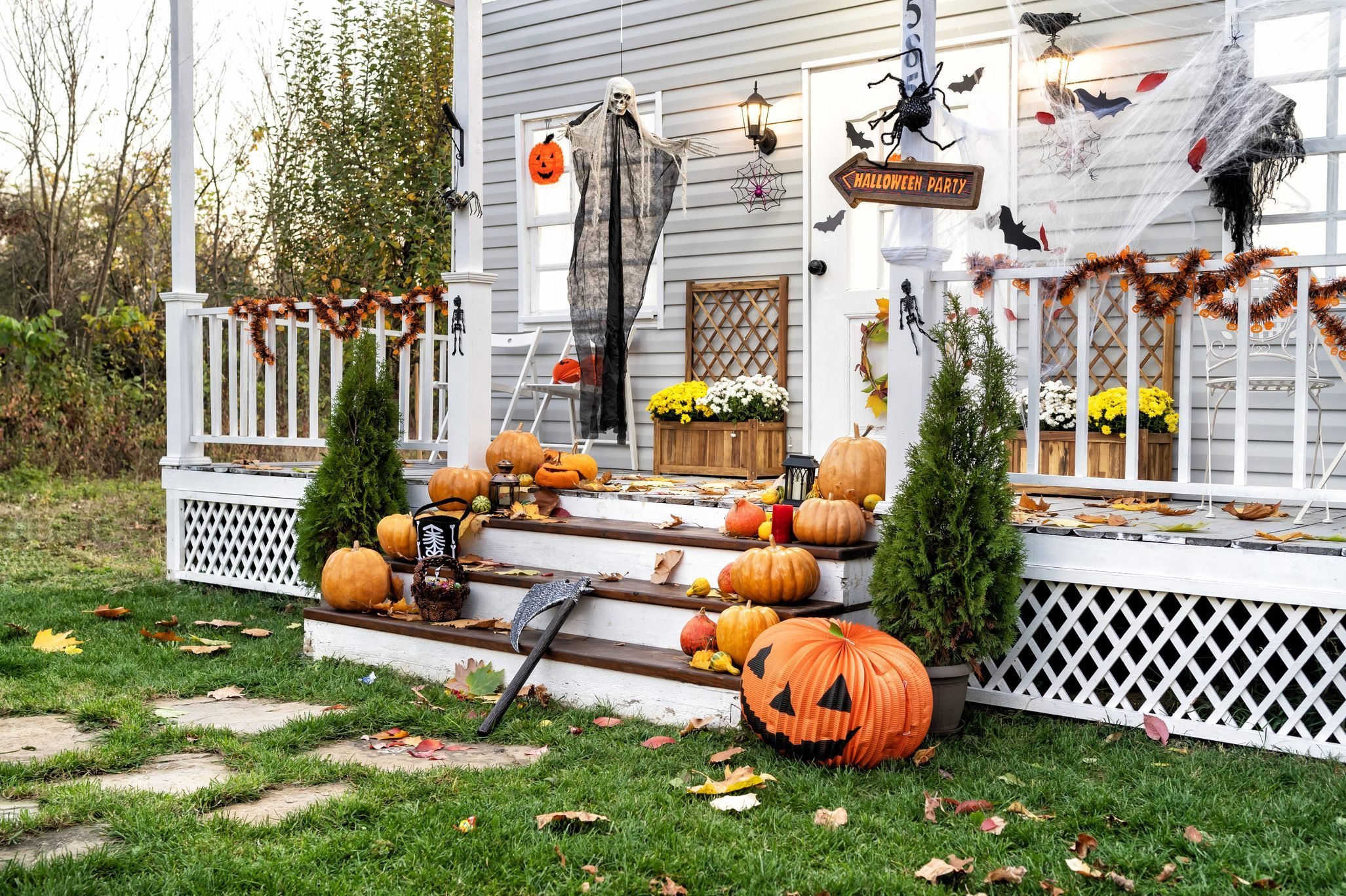 How To Use Dolls As A Halloween Yard Decorations - Roberts Inforent