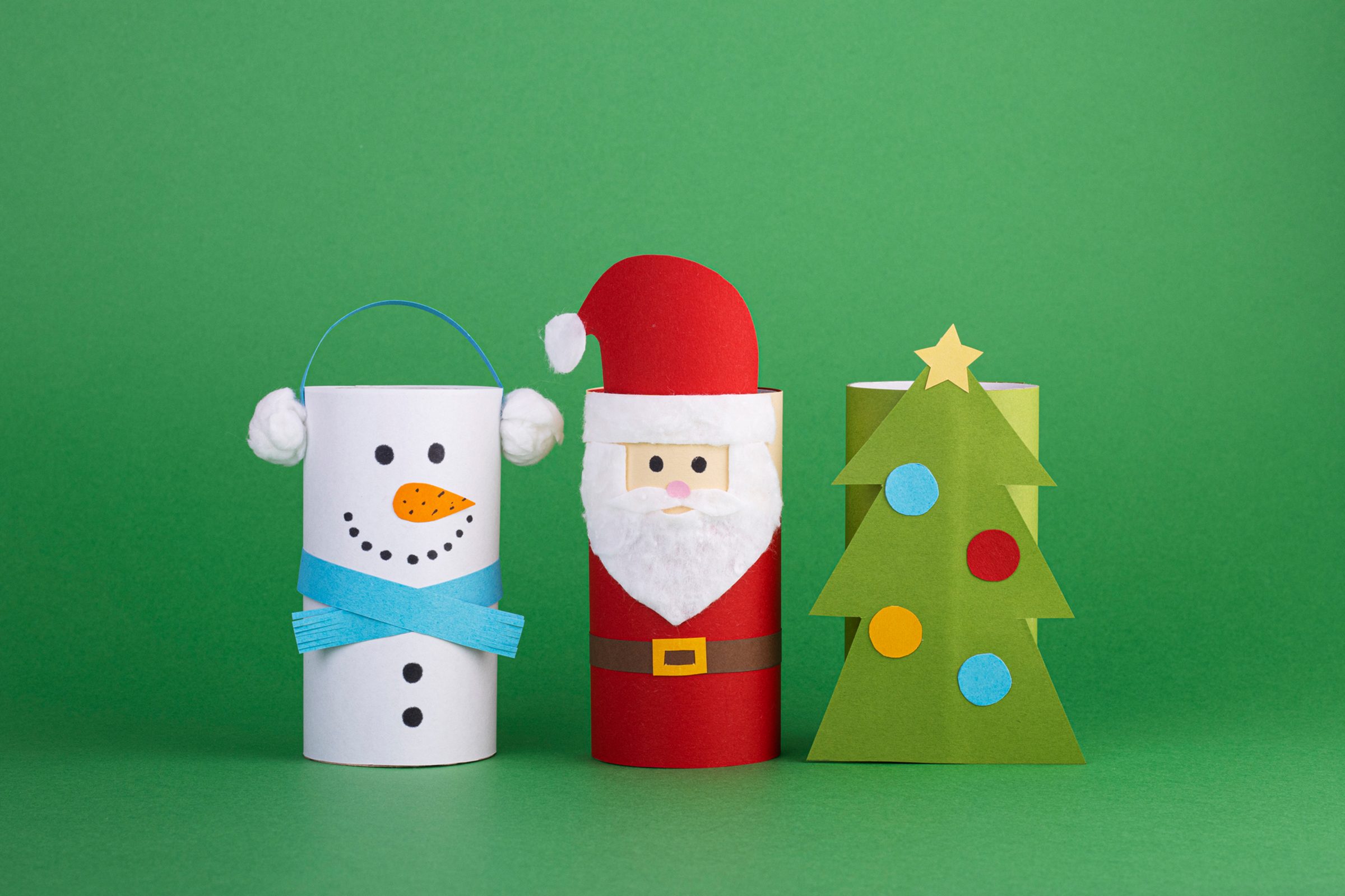25 Snowflake Crafts For Kids  Reuse plastic bottles, Christmas ornaments,  Christmas decor diy