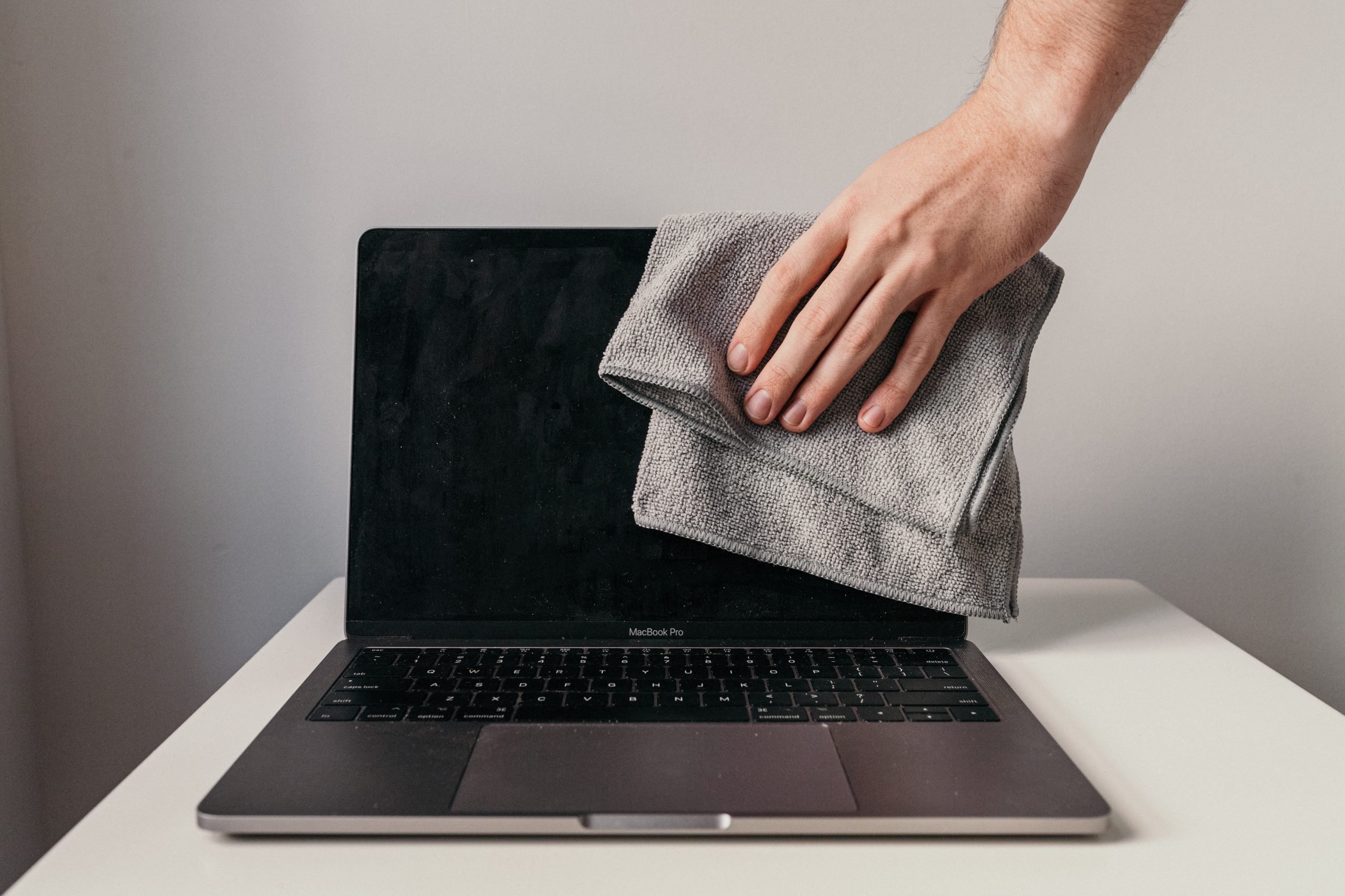 How Clean a Screen Safely How to Clean Laptop Screen