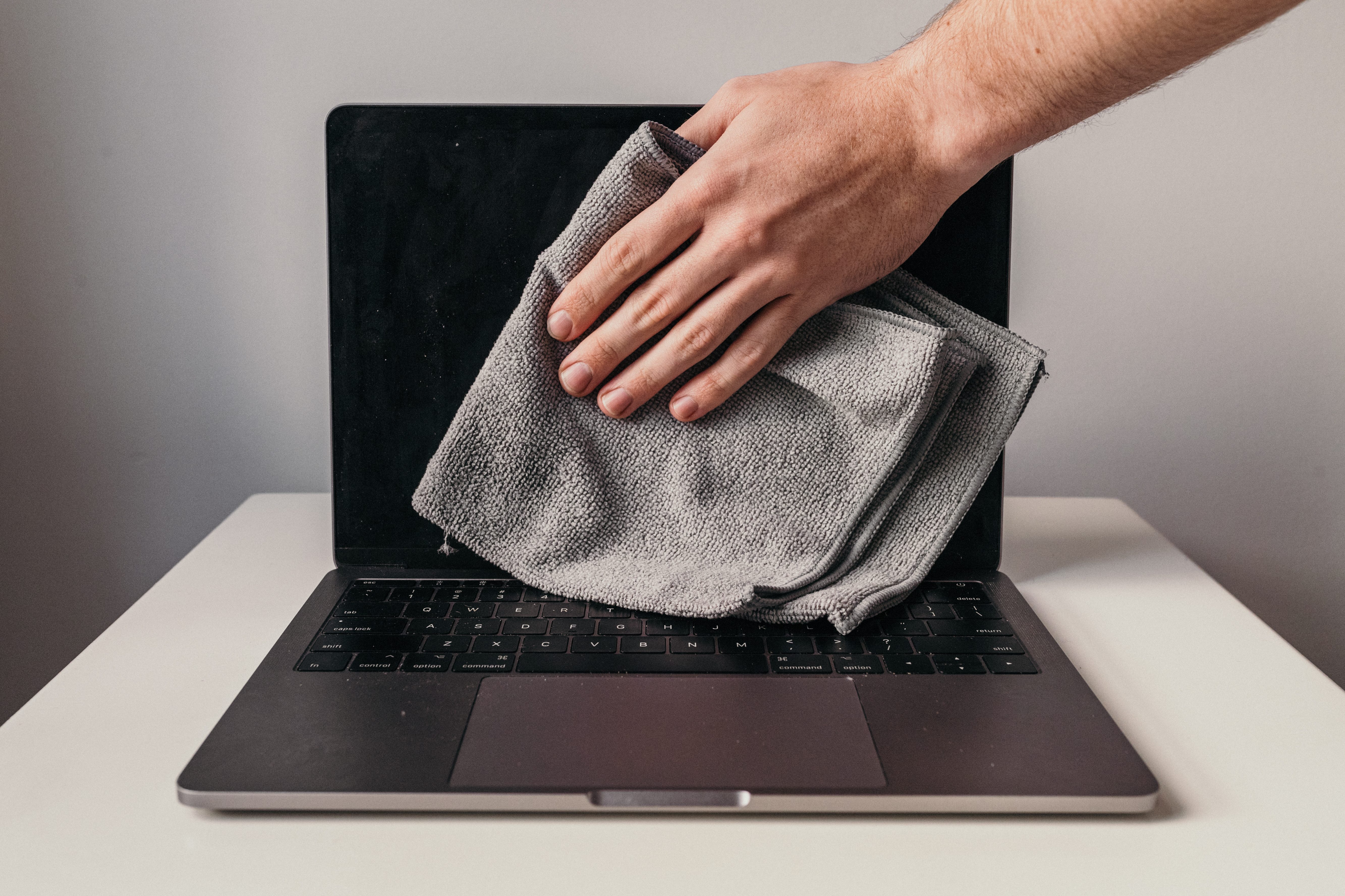 How to Clean Computer Screens and Laptop Screens