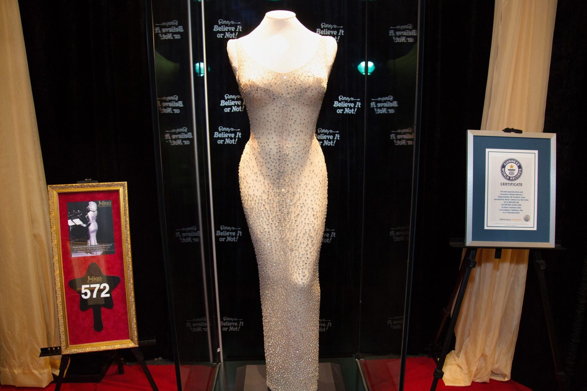The Story Behind Marilyn Monroes Infamous Happy Birthday Dress 2532