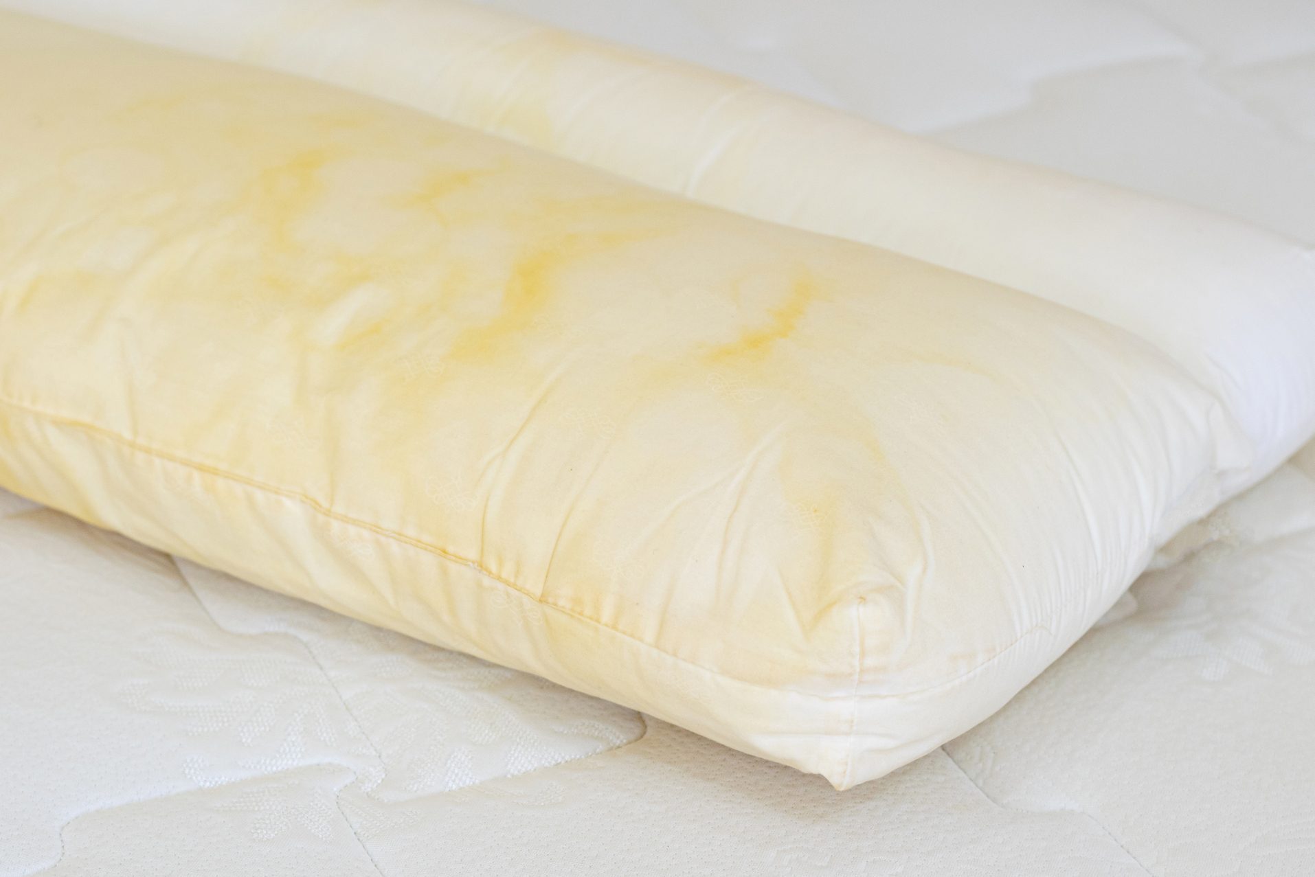 How to clean your yellowed pillow cases