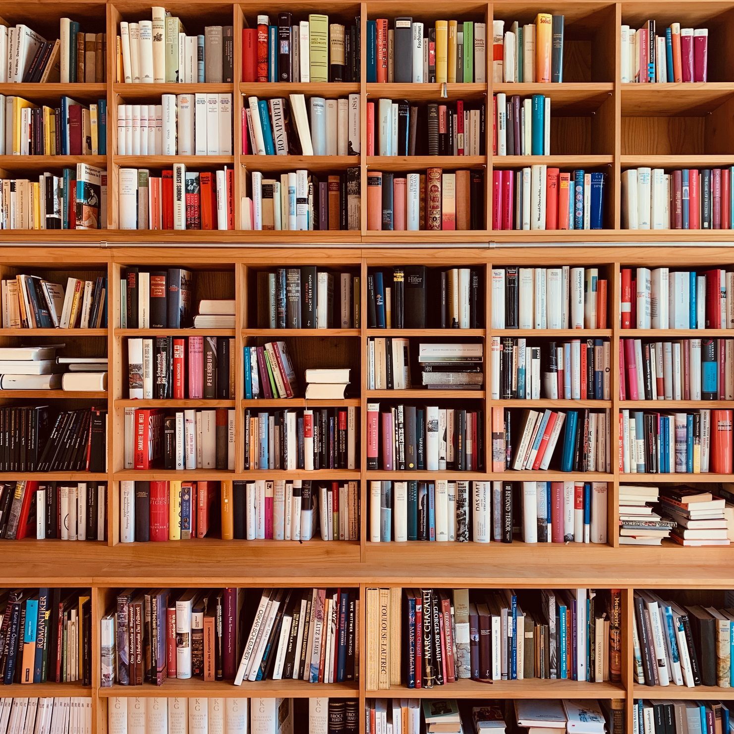 Organizing Books How Authors and BookTokkers Arrange Their Shelves