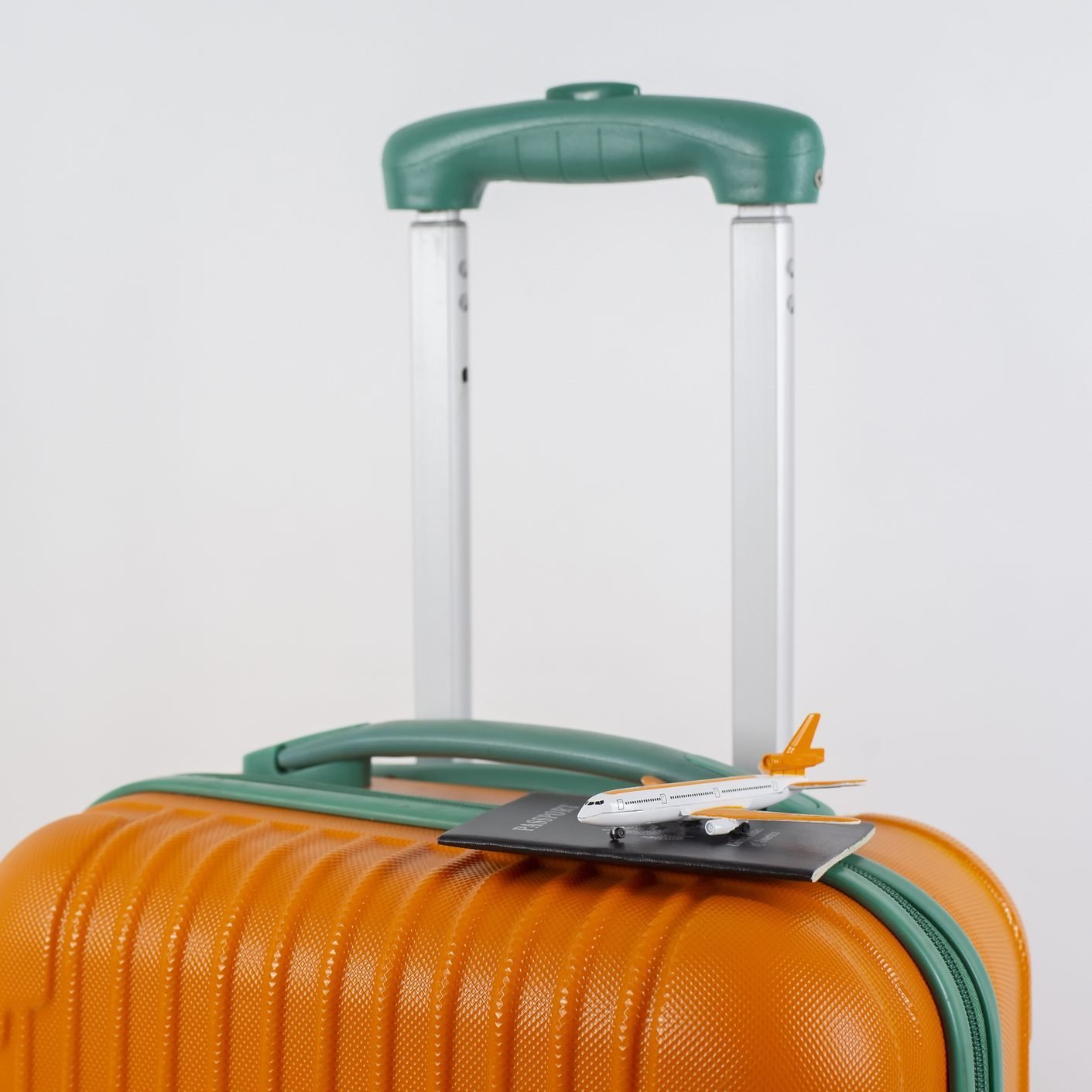 Family Luggage - Markers to Buy & DIY Ideas to Always Spot Your Bags