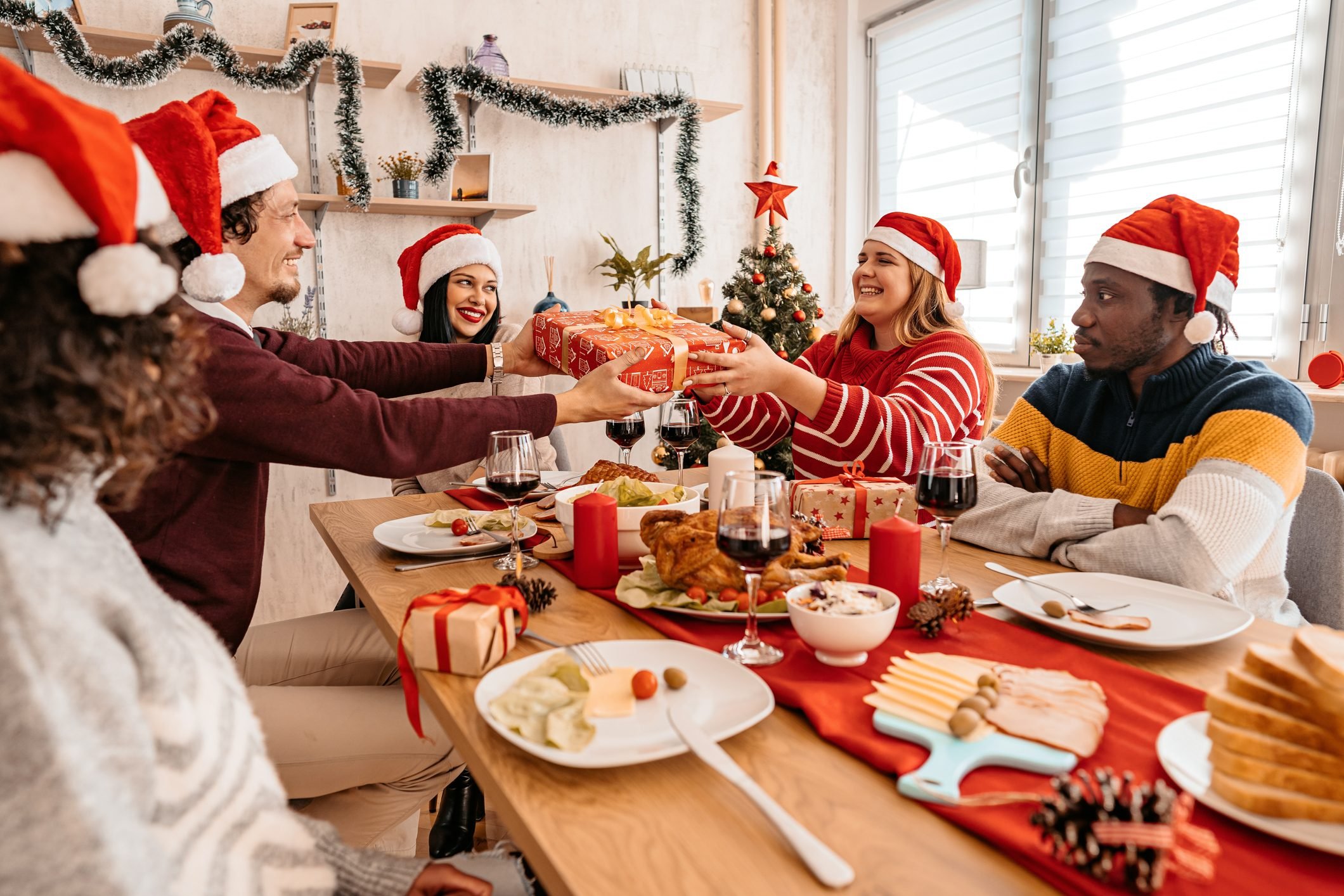 Top 10 Manners for Hosts and Guests on Christmas Day