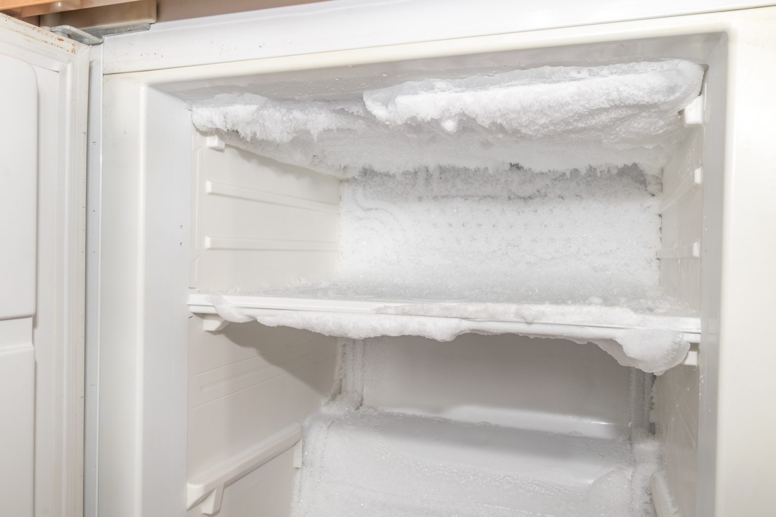 How to Defrost a Freezer in 2023 | Freezer-Defrosting Tips