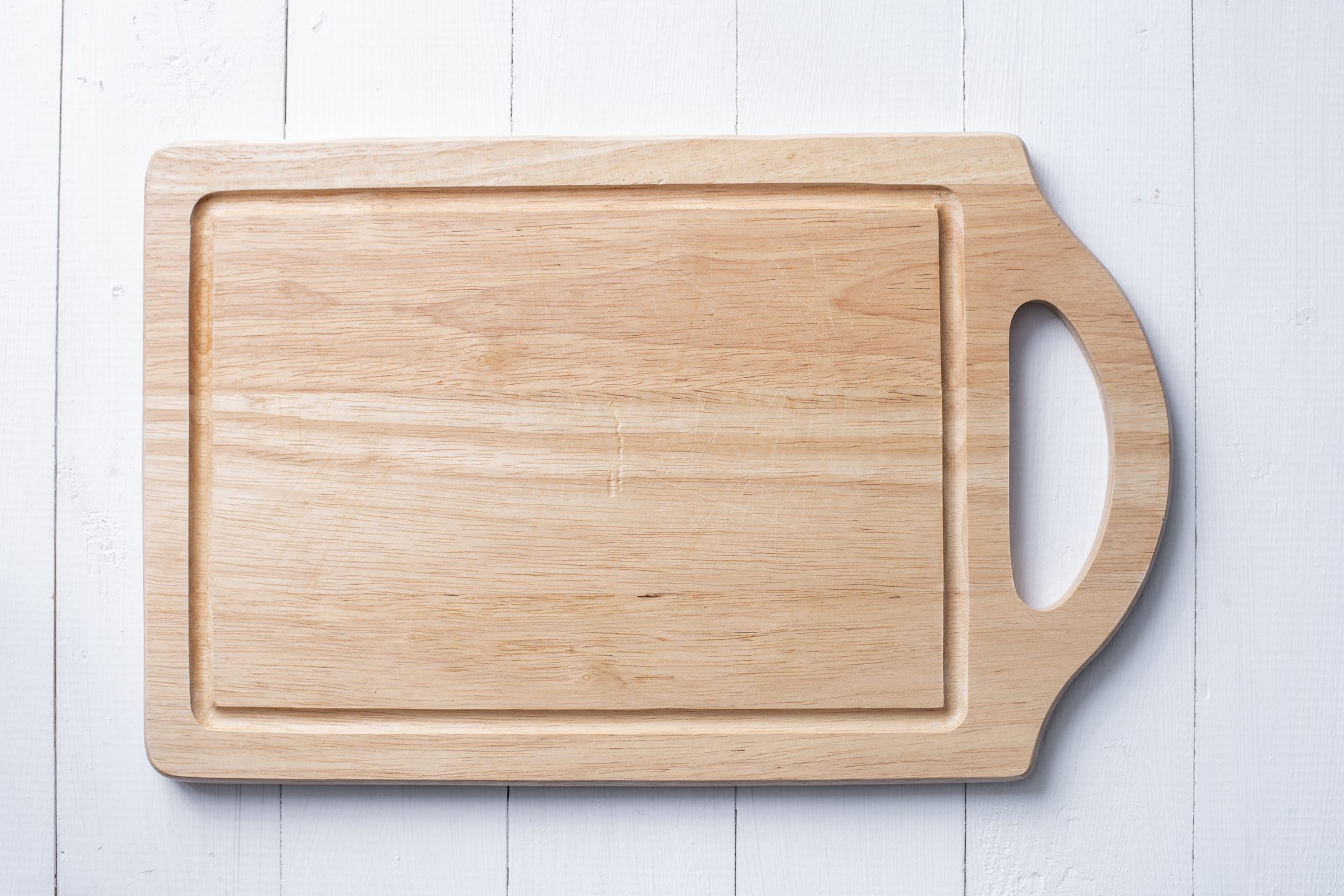 How to clean the wooden chopping board