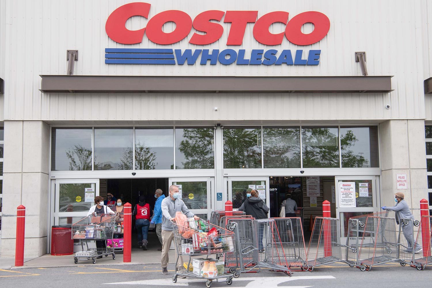 COSTCO CANADA TOUR - IS IT WORTH IT? YES! HUGE SAVINGS! 