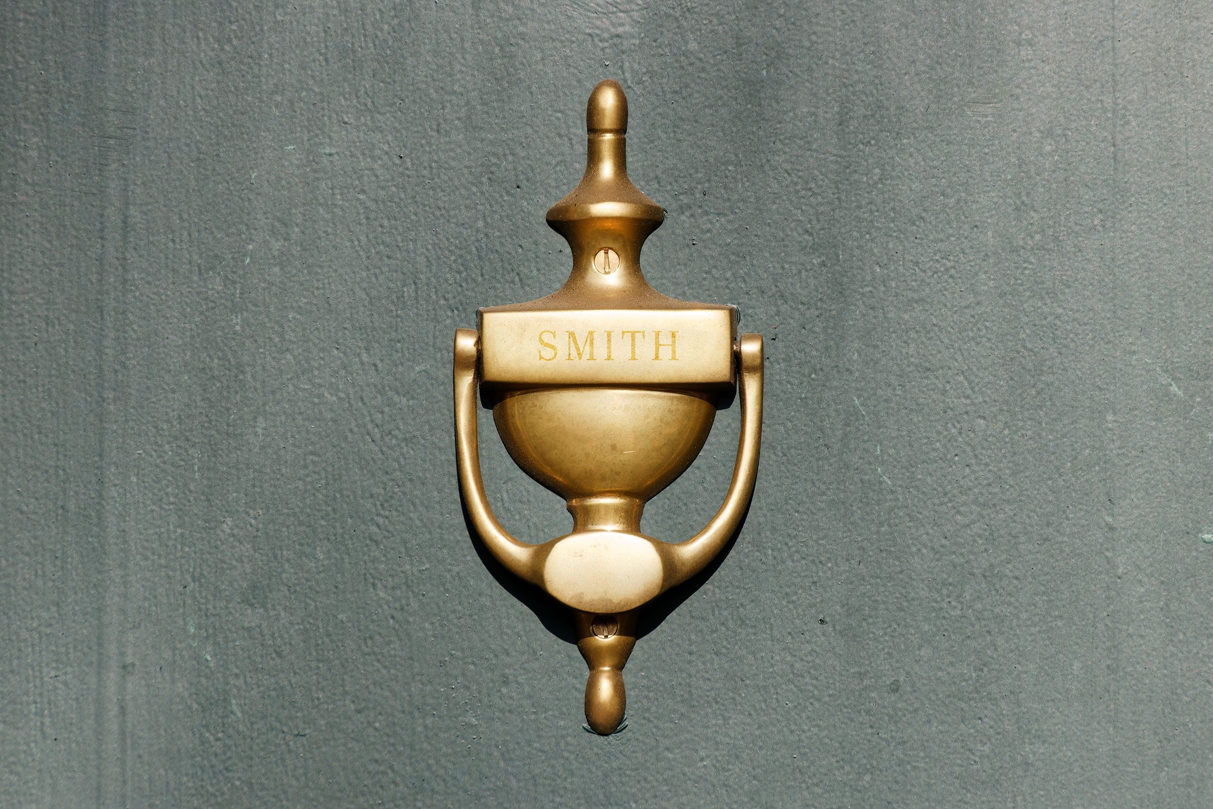 door knocker with "smith" engraved onto it