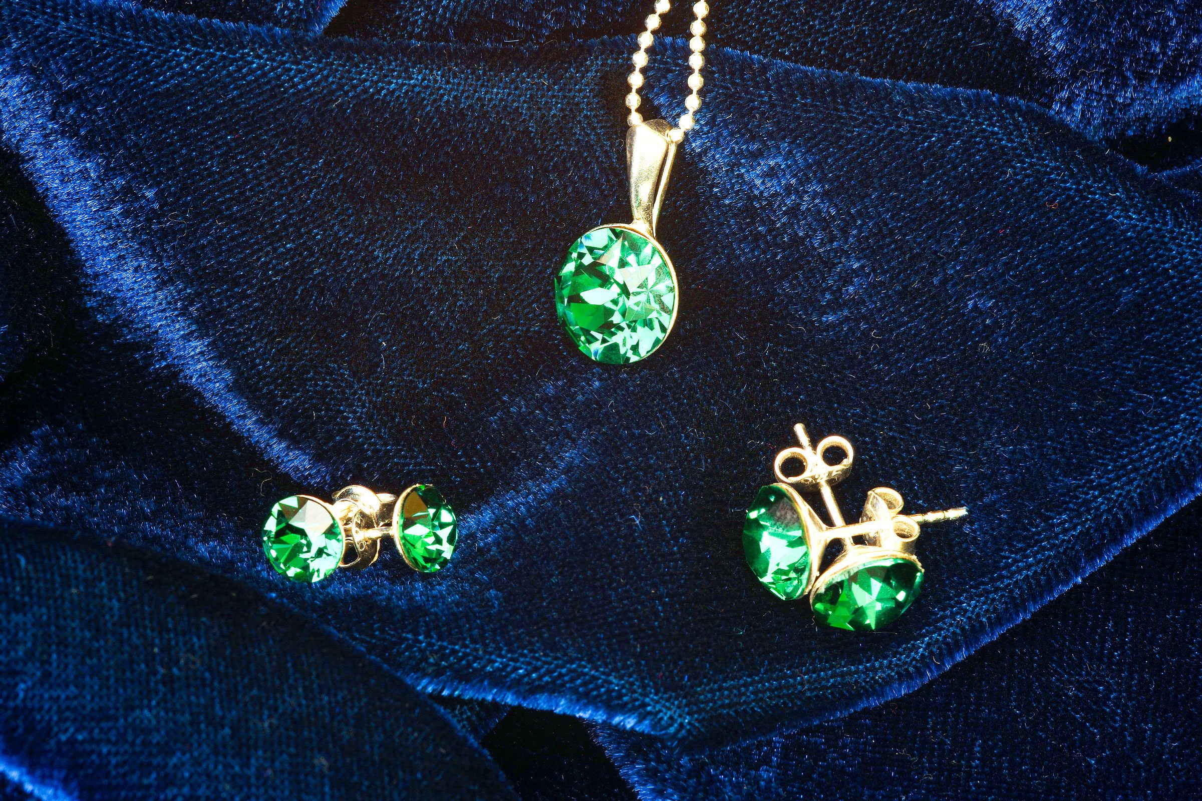  Emerald Jewelry on blue cloth