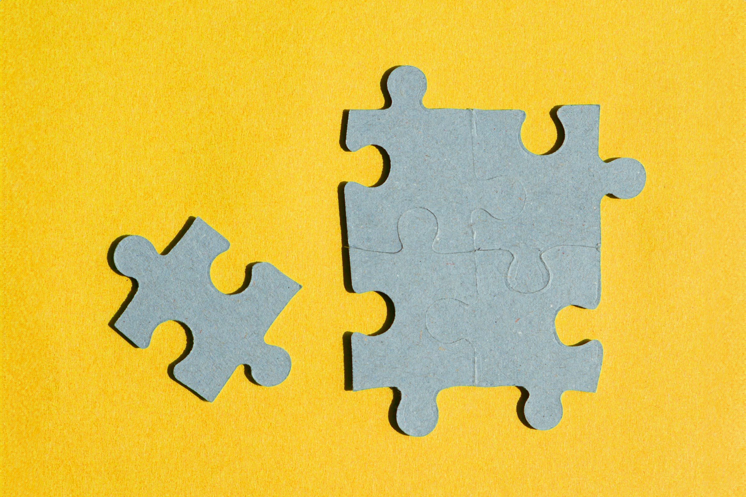 puzzle grain of the cardboard on the back of the puzzle piece