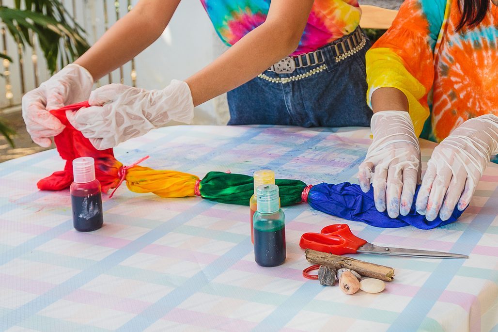 parent and daughter enjoy making tie dye clothes at home