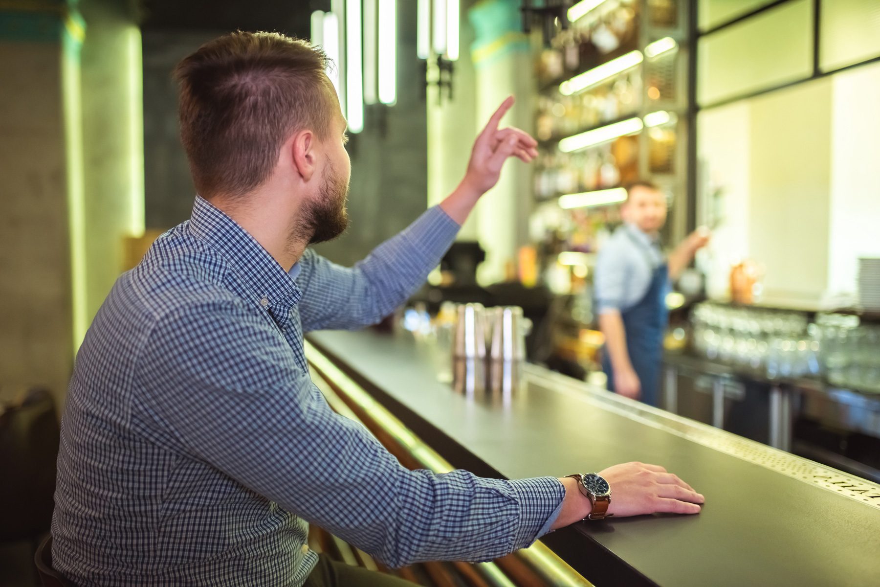 16 Polite Habits Bartenders Actually Dislike—and What To Do Instead Gettyimages 1083103840