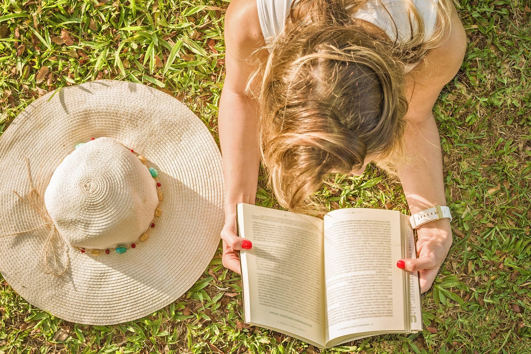 18 Ways To Read More Books This Year, According To Big Time Bookworms Gettyimages 842486440