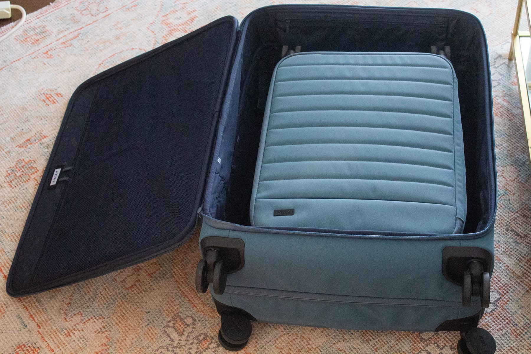 Rda24 Away Softside Suitcases Daria Smith 04 Ssedit