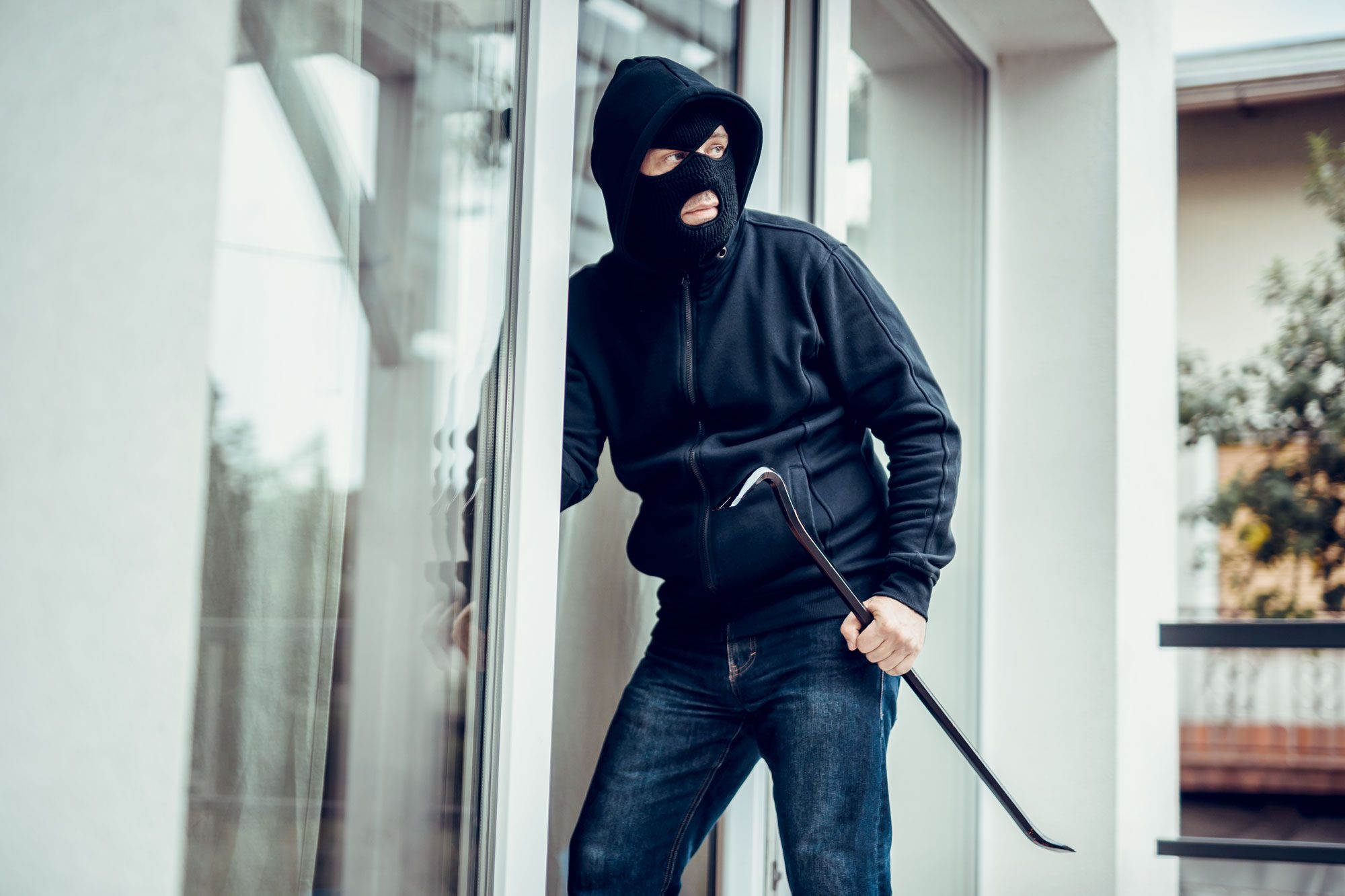 How Burglars Choose Which Homes to Rob, According to a Criminologist